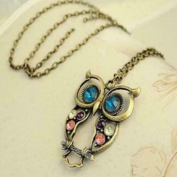 Cute Antique Look Jeweled Owl Necklace - Picture 6 of 6